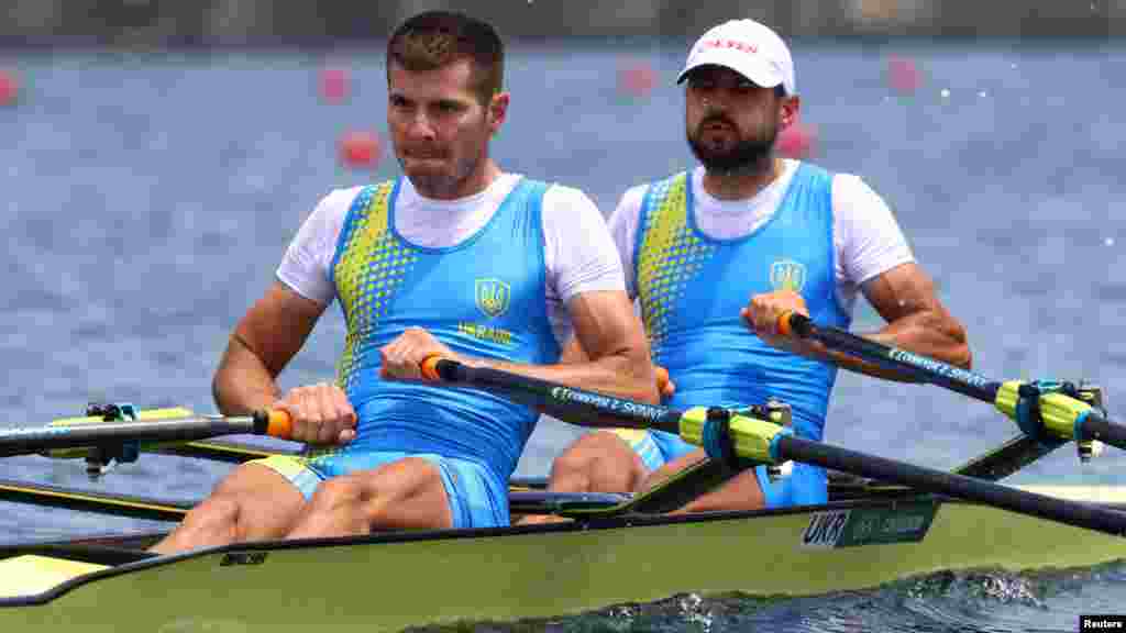 Ігор Хмара та Станіслав Ковальов із України під час змагань у 2-му півфіналі – чоловічі легкі подвійні веслування. Токіо, 28 липня 2021 року