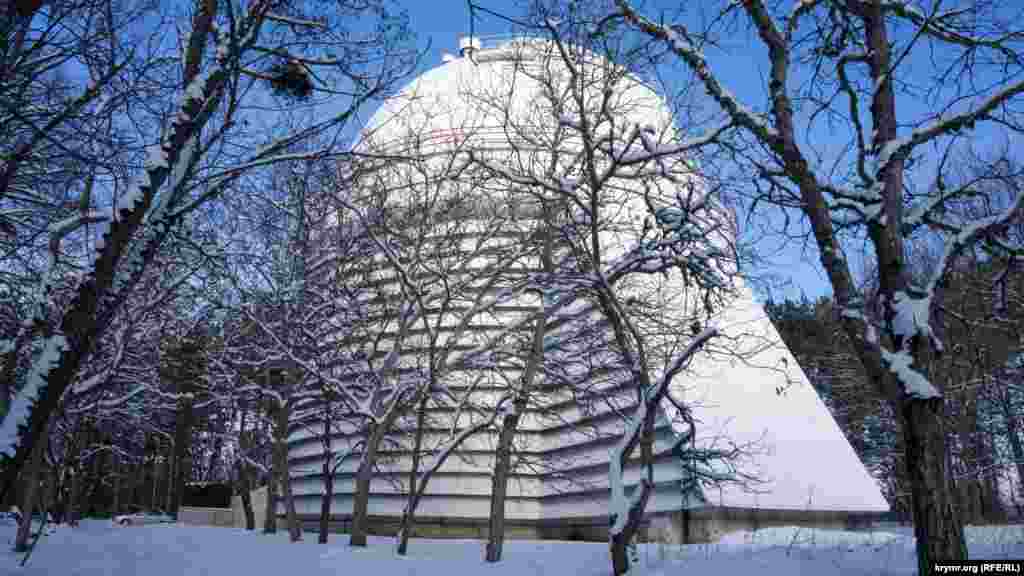 Главный объект КрАО – зеркальный телескоп имени академика Григория Шайна. Шайн – первый директор КрАО