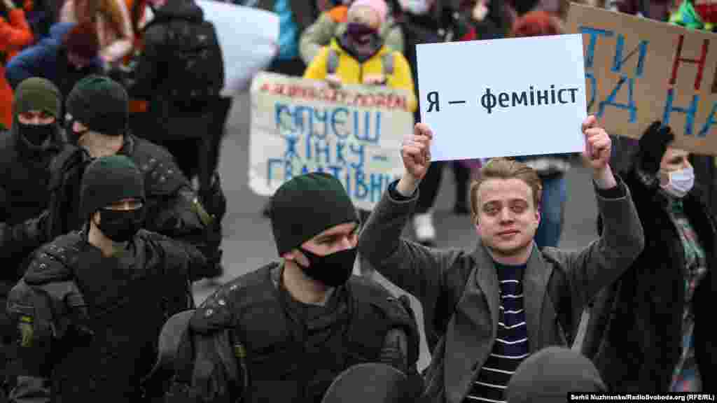 Найчастіші порушення прав жінки в Україні: домашнє насильство, менша зарплатня,  меншість у владі, обмеження у кар’єрі, засилля стереотипів