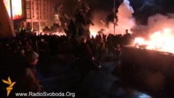 На Майдані горять намети і барикади На Майдані горять намети і барикади