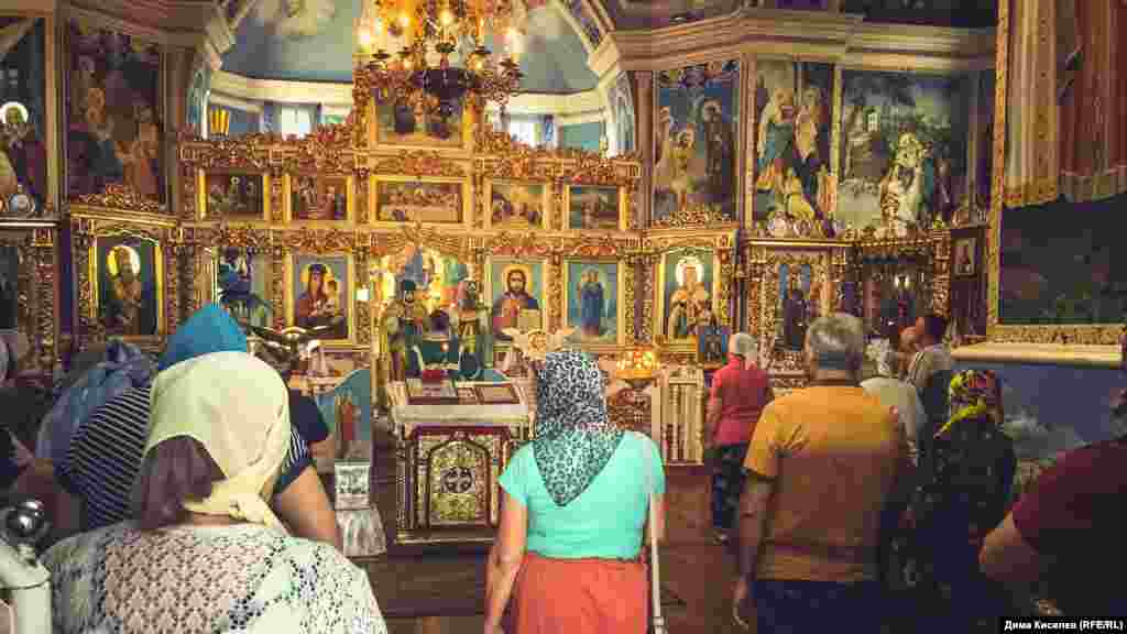 На сайте Феодосийской епархии пишут, что в церкви действует Воскресная школа для казаков Феодосии. А мы побывали на вечерней службе