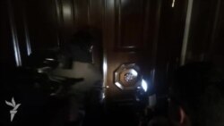 Євромайданівці перевірили кабінет Добкіна Євромайданівці перевірили кабінет Добкіна