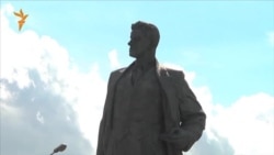 Как вы относитесь к Маяковскому? Как вы относитесь к Маяковскому?