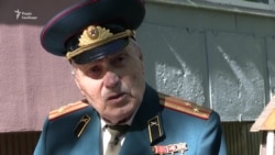 «У повітрі від вибухів тисяч снарядів і авіаційних бомб сонце майже сховалося, так що ледь-ледь проглядався його диск» – Анатолій Зарва