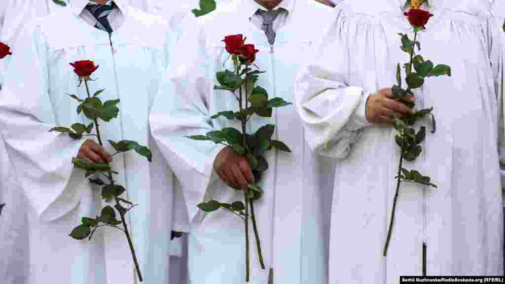 Троянда – символ Христа. П’ять пелюсток символізують п’ять ран Христових