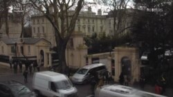 Машини російських дипломатів покинули посольство в Лондоні (відео) Машини російських дипломатів покинули посольство в Лондоні (відео)