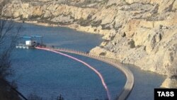 Вода из Голубого озера: Кадыковский карьер и плавучая понтонная станция (фотогалерея)