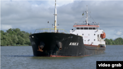 За даними силовиків, на судні ANKA незаконно ходив до Криму і перевозив крадене українське зерно 43-річний капітан-громадянин Індії. СБУ заочно повідомила йому про підозру в порушенні порядку в'їзду-виїзду на тимчасово окуповану територію