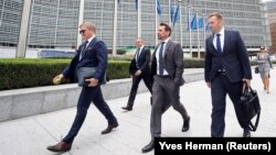 Брюссель, 19 вересня 2019 року. Голова правління НАК «Нафтогаз» Андрій Коболєв (ліворуч) та тодішній міністр енергетики і охорони навколишнього середовища України Олексій Оржель (праворуч) після газових переговорів між Європейським союзом, Росією та Україною.