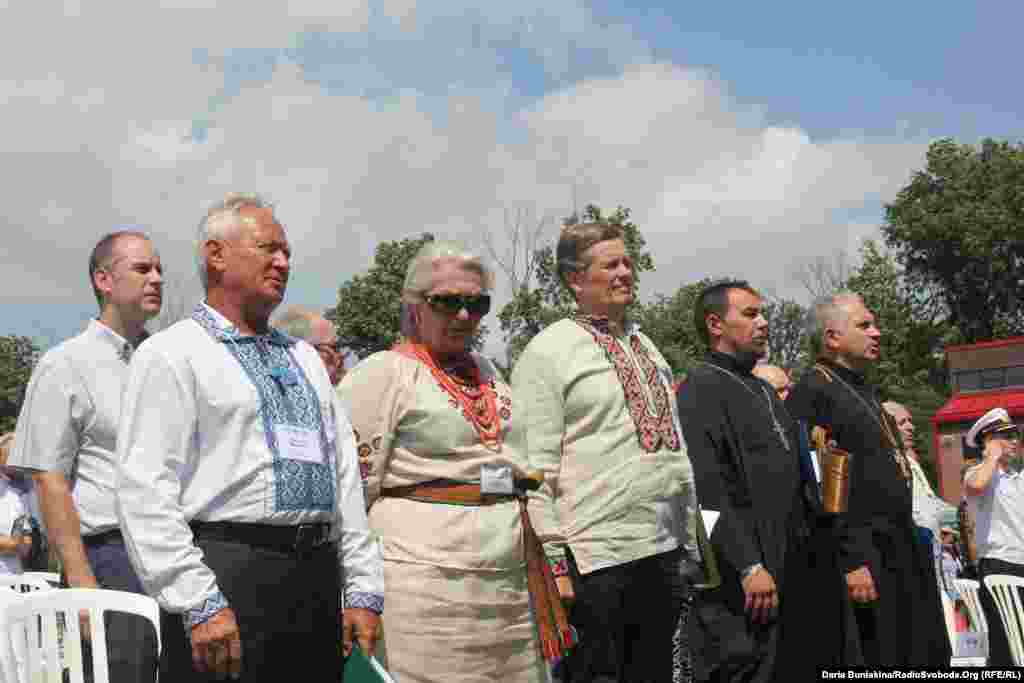 Організатори святкувань 25-ї річниці Незалежності України – представники Конгресу українців Канади (відділ Торонто) разом із духовенством