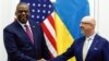 Міністри оборони України і США Олексій Резніков (праворуч) і Ллойд Остін під час зустрічі з Брюсселі, 15 червня 2022 року