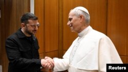 Ukrajinski predsjednik Volodimir Zelenski sa papom Lavom XIV u Vatikanu 18. maja.