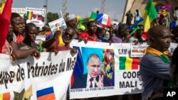 Демонстрация сторонников военной хунты в день независомости Мали, 2020 год