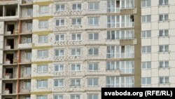 На неї завели кримінальну справу за статтею про порушення рівноправності громадян і взяли підписку про невиїзд і належну поведінку