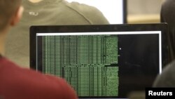 У відомстві повідомляють, що атаки спрямовані насамперед на держслужбовців для збору конфіденційної інформації