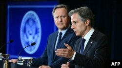  Secretarul de stat al SUA Antony Blinken și ministrul britanic de externe David Cameron susțin o conferință de presă comună la Departamentul de Stat din Washington, DC, pe 9 aprilie 2024. 