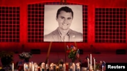 Стихийный мемориал памяти Чарли Кирка