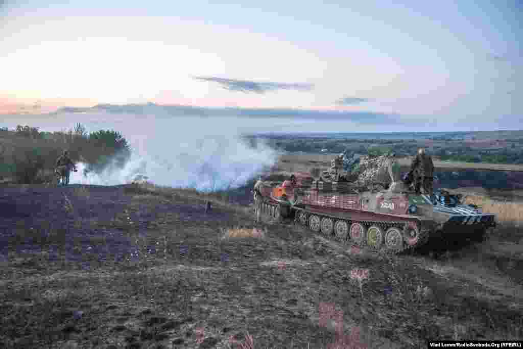 Наступного дня о 5-й ранку було встановлено димову завісу, для того, щоб можна було безпечніше витягнути згорівший бронетранспортер МТ-ЛБ