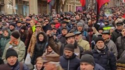 Прихильники Міхеїла Саакашвілі мітингують у центрі Києва (відео) Прихильники Міхеїла Саакашвілі мітингують у центрі Києва (відео)