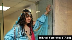 Певец Филипп Киркоров перед началом праздничного шоу