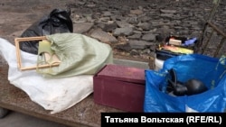 Реквизит переезжает