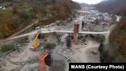 Gradnja autoputa kroz korito Tare