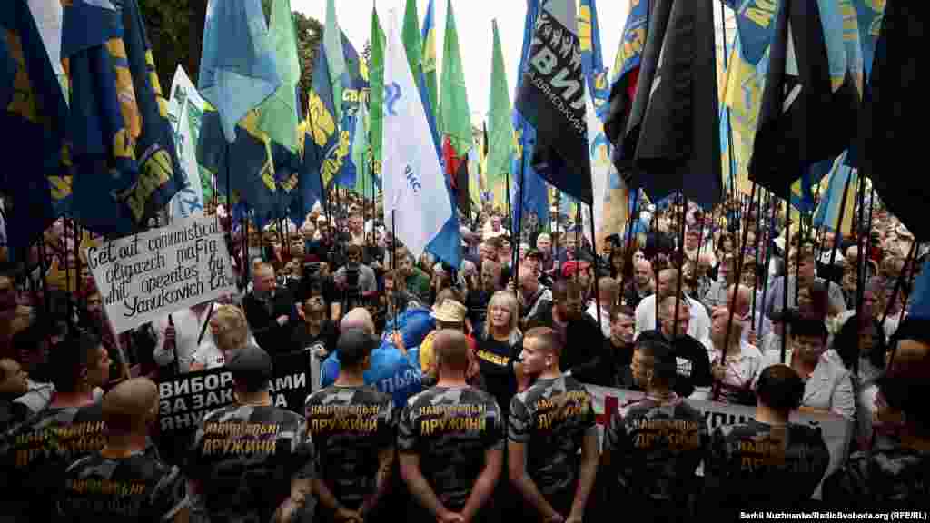 Сьогодні Верховна Рада ухвалила закон, який має забезпечити рівні права і можливості жінок і чоловіків на військовій службі. Зміни підтримали 247 депутатів, четверо висловились проти, 12 утримались. Документ передбачає зміни і у статуті Збройних сил України