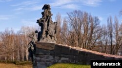 Пам’ятник жертвам Бабиного Яру