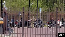 Російські байкери залишають польський пункт пропуску на кордоні з Білоруссю, 27 квітня 2015 року