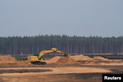 Роботи на будівельному майданчику артилерійського полігону німецької армійської бази в Руднінкаї. Литва, 19 серпня 2024 року