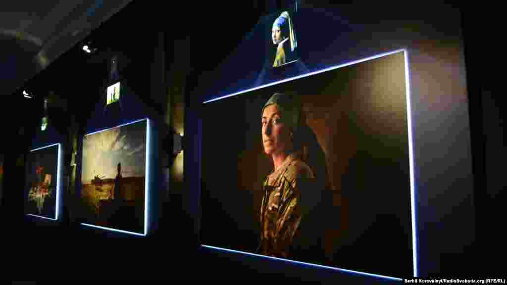 Справа наліво: репродукції «Дівчини з перловою сережкою», плакату до мультфільму «Маленький принц» та «Бенкетної п’єси з шинкою» Віллета Клас Геда