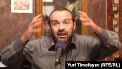 Писатель Виктор Шендерович: Сергей Абельцев полными горстями будет нести россиянам демократизм. Мало не покажется.