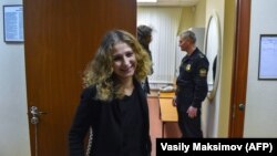 Напередодні прикордонна служба Росії в аеропорту «Домодєдово» не випустила Альохіну до Великої Британії, де в активістки заплановані гастролі