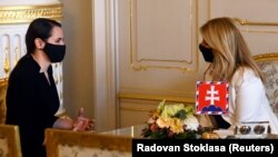 Білоруська опозиціонерка Світлана Тихановська і президентка Словаччини Зузанна Чапутова, Братислава, 8 жовтня 2020 року
