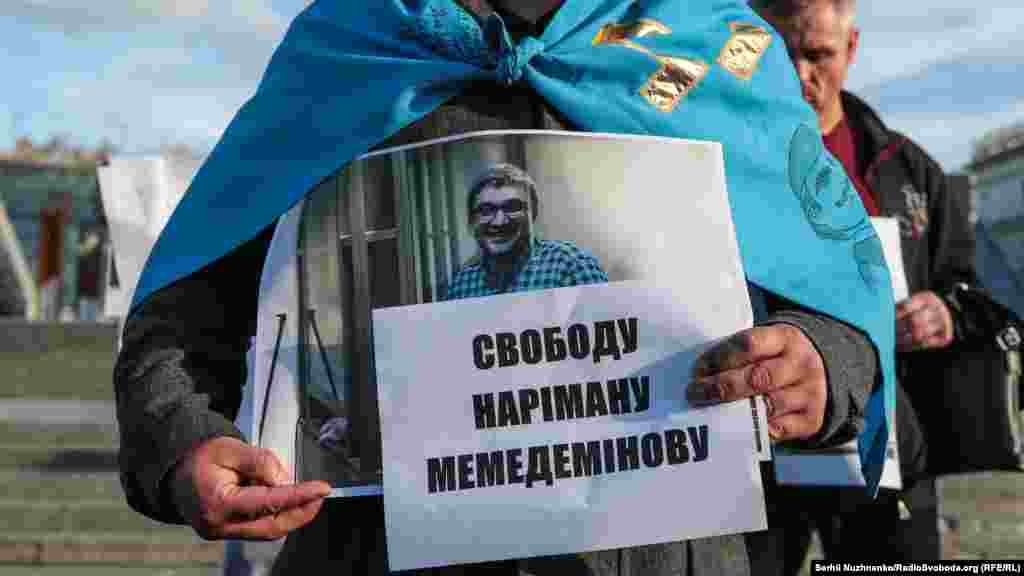 Освободить Мемедеминова все это время требовали ряд украинских правозащитных и медийных организаций. Активисты обращались за помощью к правительствам стран Евросоюза, США, Канады и Японии. А российский правозащитный центр «Мемориал» признал крымского блогера политическим заключенным