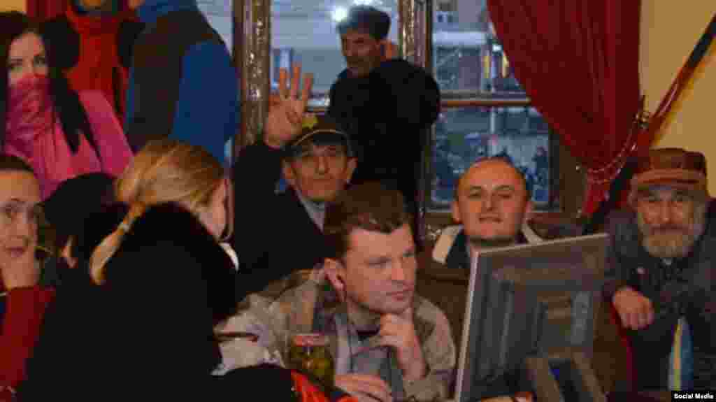 До аннексии Крыма Олег Приходько возглавлял ячейку партии «Свобода» в том же районе Крыма, где жил. Он трижды был на Майдане Независимости в Киеве во время Революции Достоинства