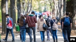 Konkretna rješenja izostaju, dok se broj mladih koji napuštaju BiH svakodnevno povećava, upozoravaju iz KULT-a