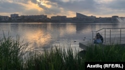 Набережная озера Кабан с видом на театр им. Г.Камала в Казани