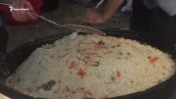 Ораза-байрам в Бахчисарае: крымчане продолжают праздновать (видео) Ораза-байрам в Бахчисарае: крымчане продолжают праздновать (видео)