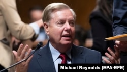 Як зазначає інформаційне агентство Reuters, Ліндсі Грем, хоча й підтримує президента Дональда Трампа, є водночас послідовним критиком його рішення вивести американські війська з Сирії