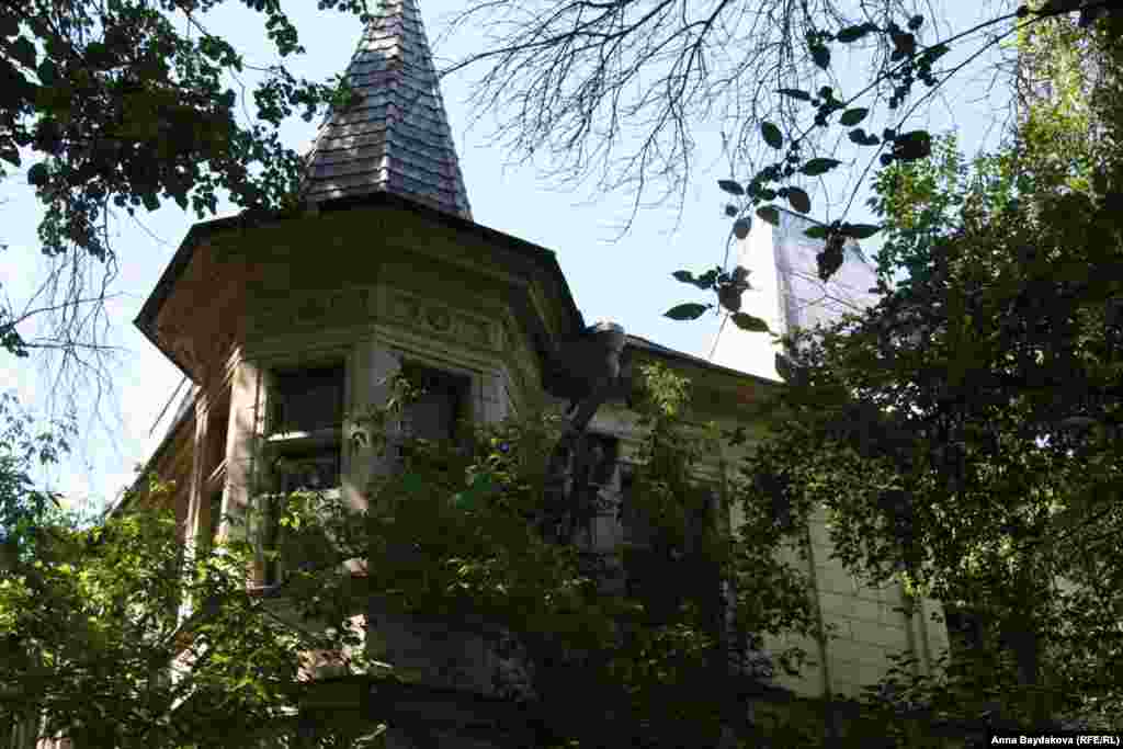 Особняк Снегирёва, улица Плющиха, дом 62, строение 2.