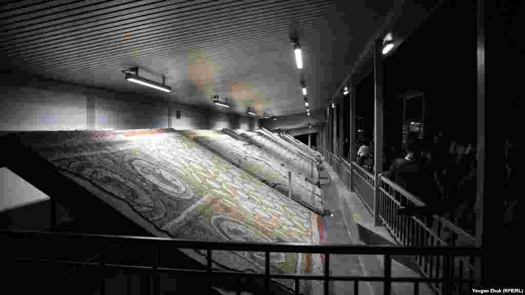 Выставка мозаик. Мозаичные полы были неотъемлемой частью христианских храмов 