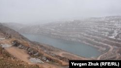 Как уходит вода из карьеров в Севастополе (фотогалерея)