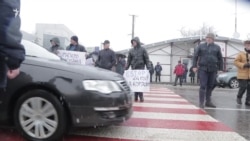 На Львівщині «човники» кілька годин перекривали рух на кордоні з Польщею (відео) На Львівщині «човники» кілька годин перекривали рух на кордоні з Польщею (відео)