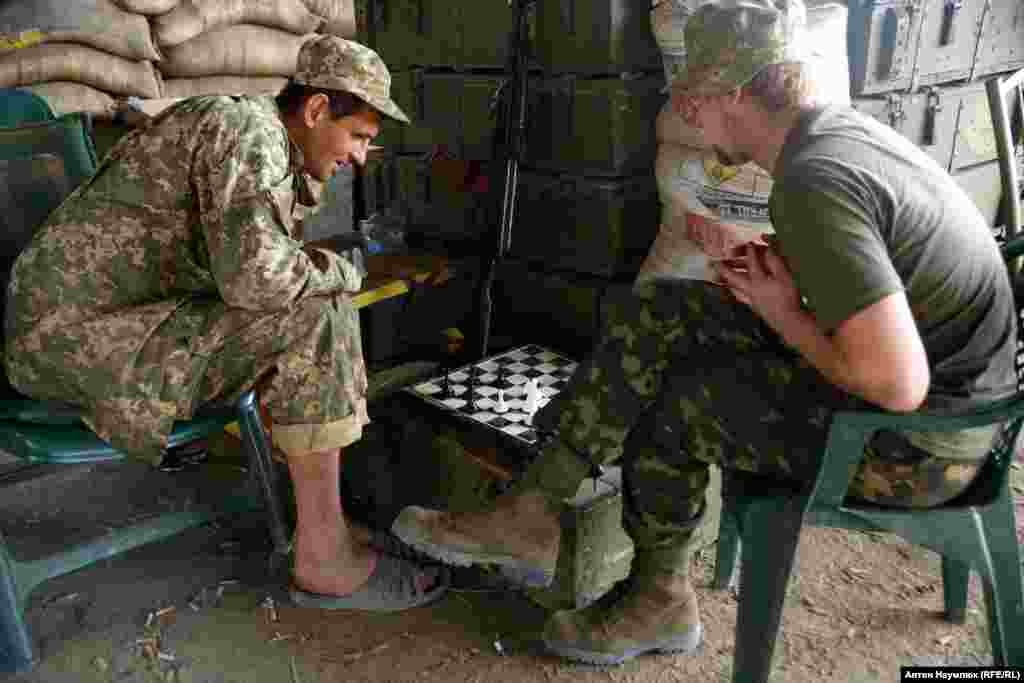 Украинские добровольцы. Блокпост «Республика мост»