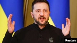 На пресконференції в Києві президент зазначив, що зустрічі військових представників відбуватимуться тепер раз на тиждень для обговорення деталей плану