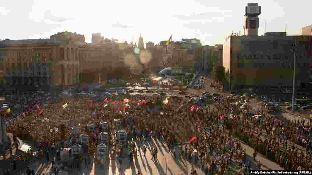 Учасники віче на майдані Незалежності