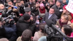 Активісти в центрі Києва вимагають знайти вбивць юристки Ноздровської (відео) Активісти в центрі Києва вимагають знайти вбивць юристки Ноздровської (відео)