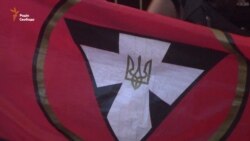 Через бійку перенесли громадські слухання щодо перейменування вулиць Одеси (відео) Через бійку перенесли громадські слухання щодо перейменування вулиць Одеси (відео)