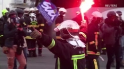 Протести у Парижі. Відбулося зіткнення між пожежниками і поліцейськими (відео) Протести у Парижі. Відбулося зіткнення між пожежниками і поліцейськими (відео)